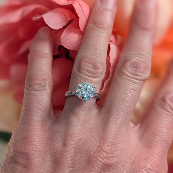 2CT MOISSANITE 18k White Gold-Plated over 925 Sterling Silver - Size 5, 6, 7, 8 - Picture 4 of 7